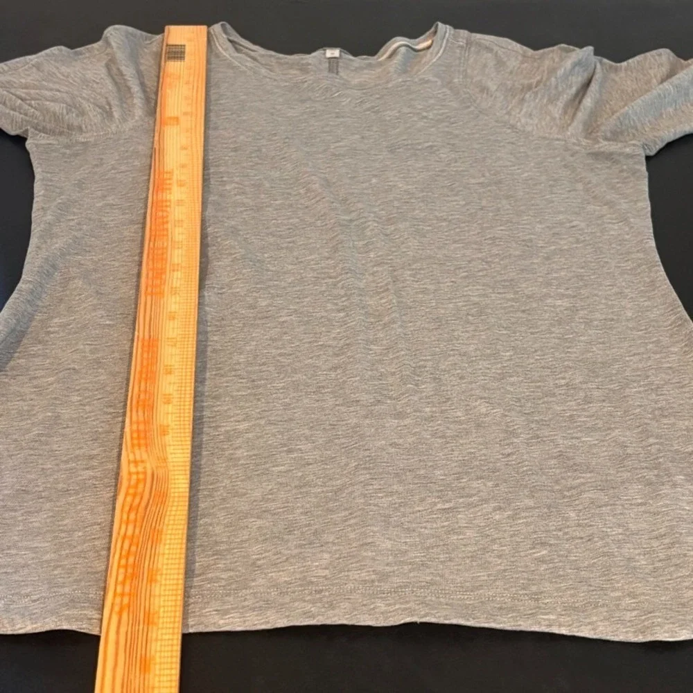 Lululemon Womens License to Train Classic Fit T-Shirt Grey size 10 Athleisure
